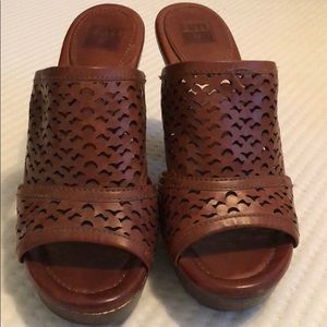 Frye clogs
